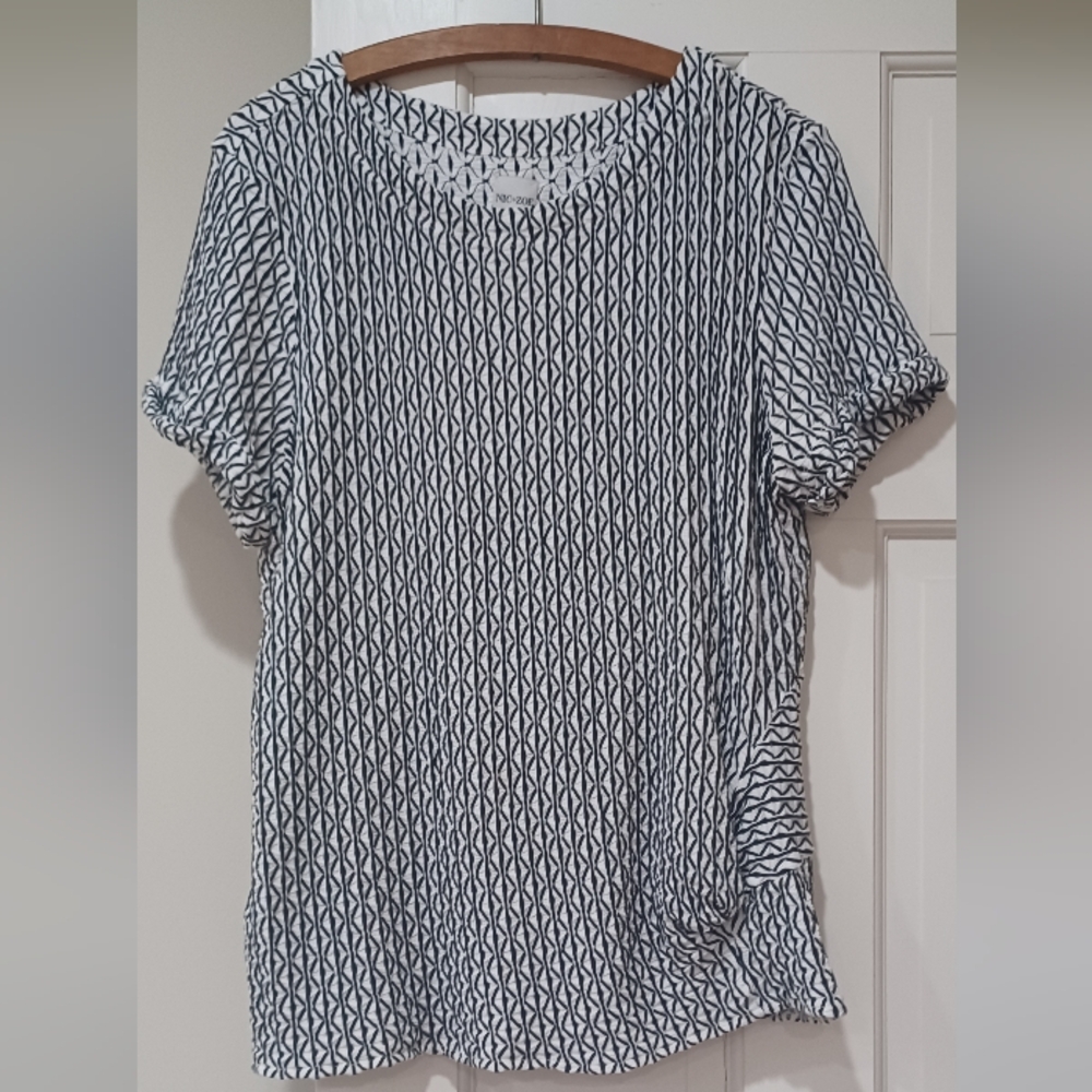 Nic & Zoe black & white short-sleeved shirt